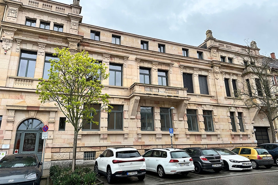 Das Haus, in dem die Wohngruppe untergebracht ist, von außen. Das Haus, in dem die Wohngruppe untergebracht ist, von außen.